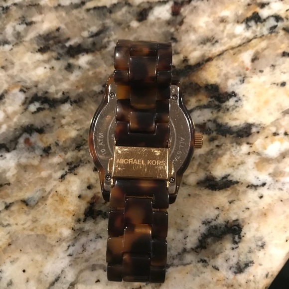 Michael Kors tortoise watch - Picture 2 of 2